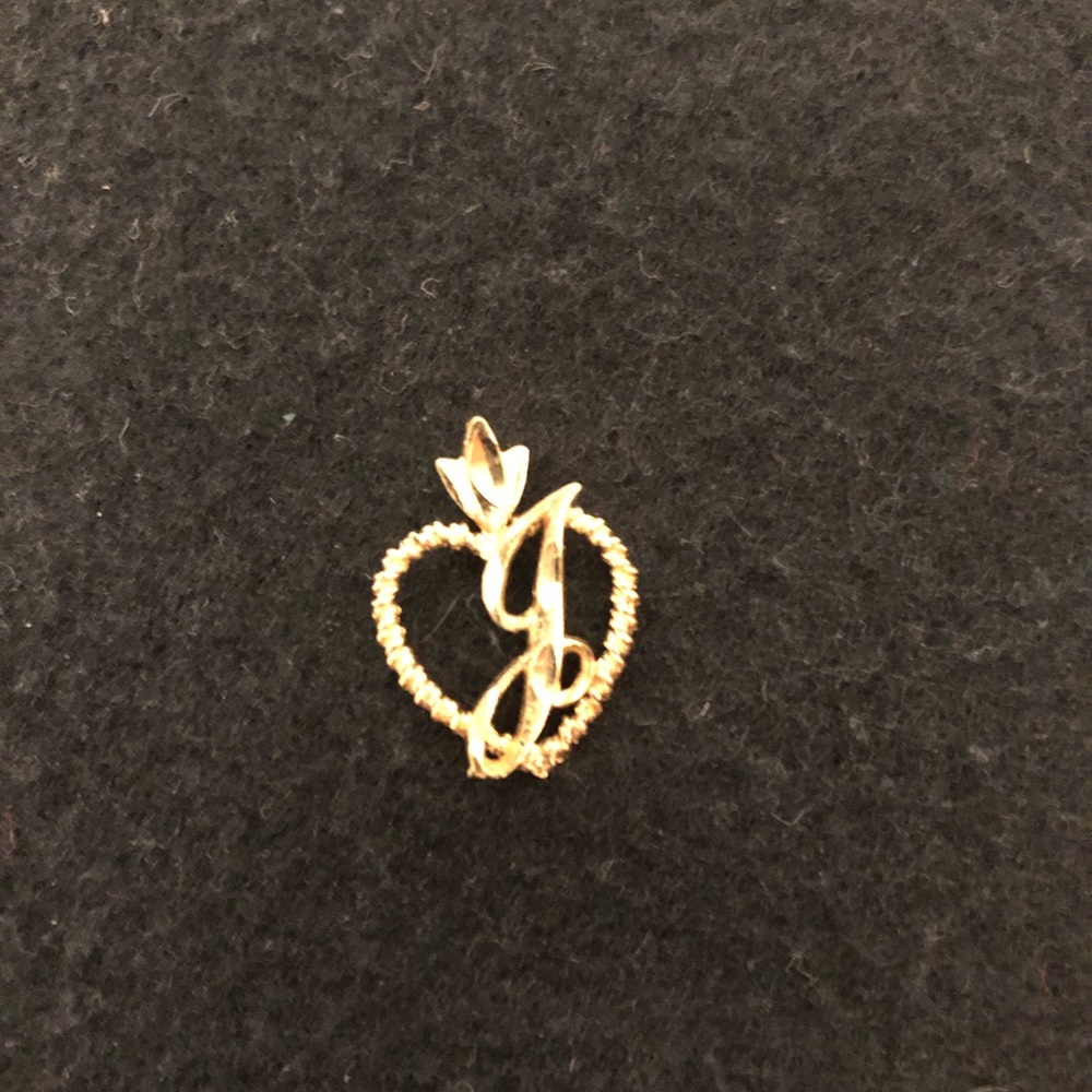 Initial J pendent